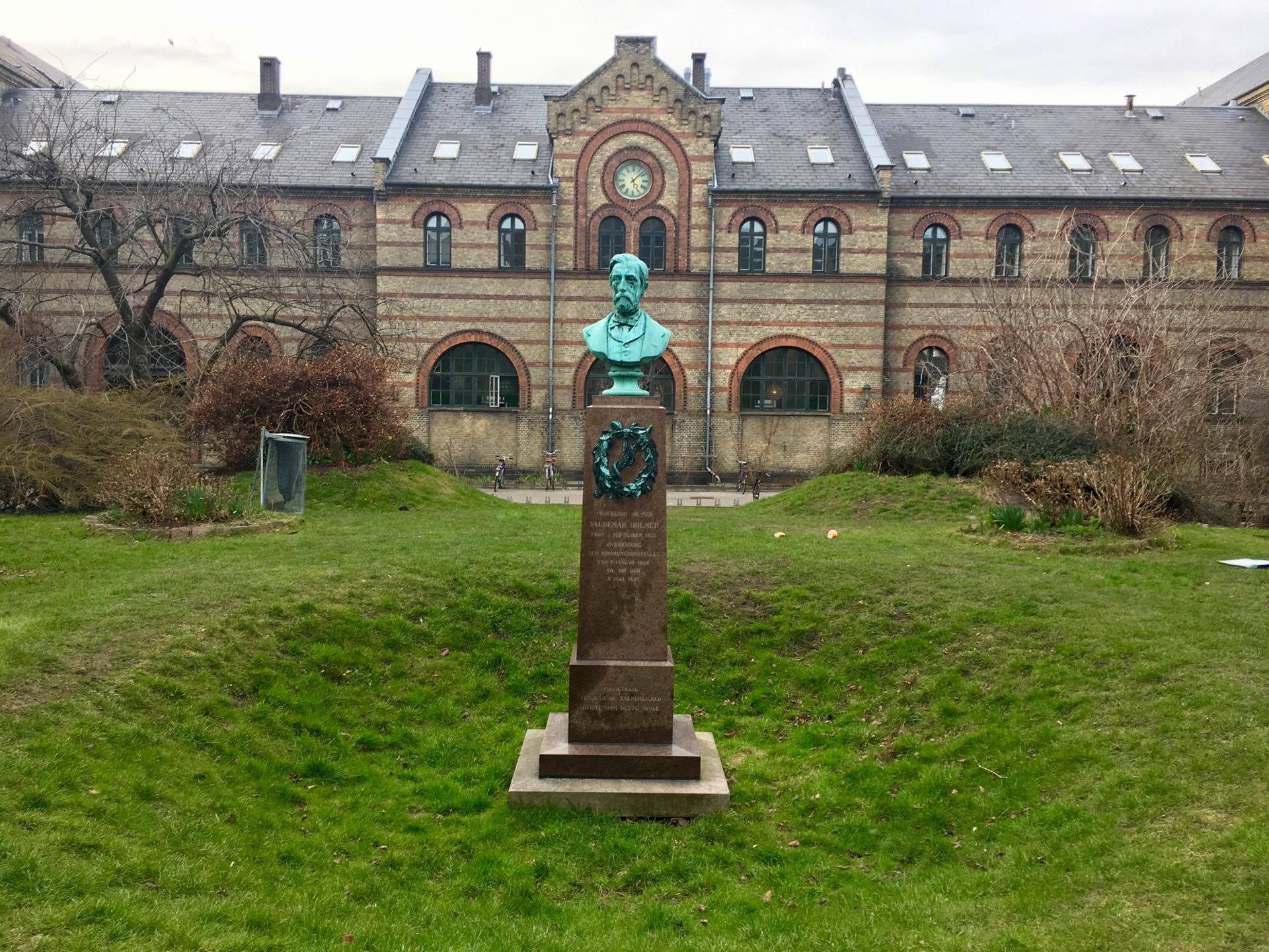 Valdemar Holmer's bust, Copenhagen (by Virginia Gregorio) (1).jpg